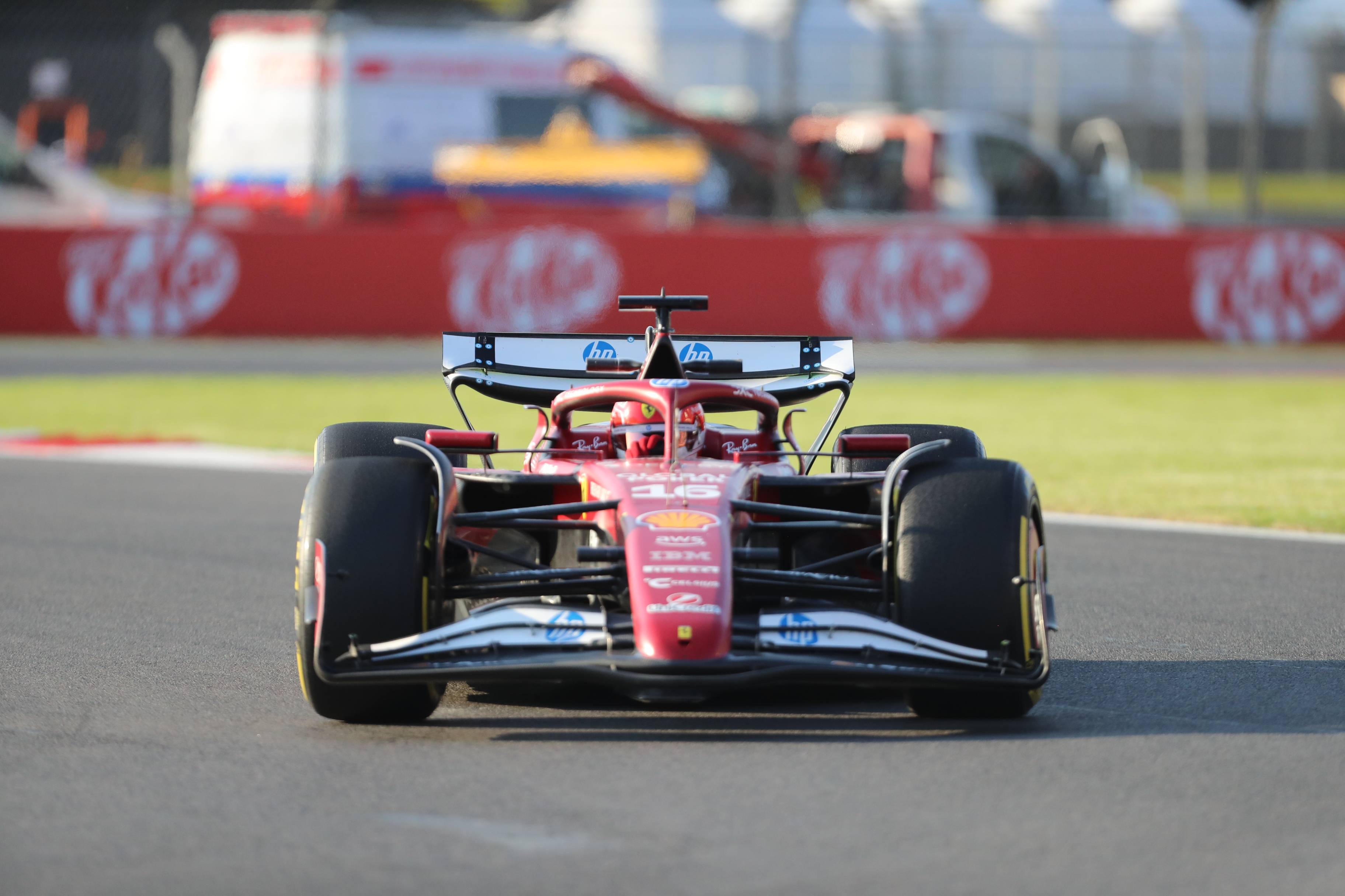 红牛二队轻取雷诺车队，勒克莱尔统治全场