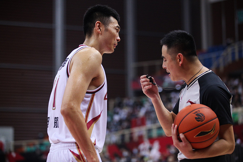 浙江队完胜辽宁队，福克斯点燃赛场