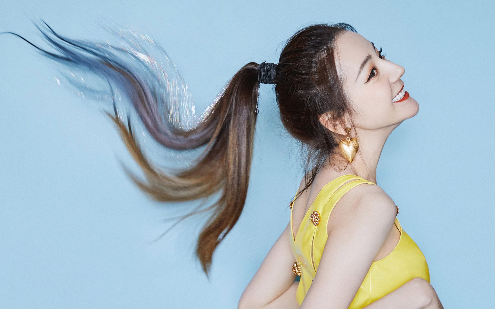 双线传奇，骑士关键战突围马刺，哈登F1年度争冠接管比赛