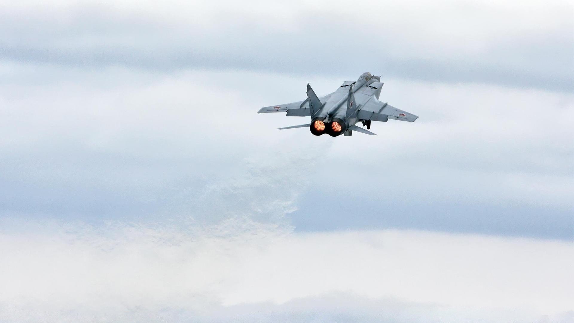 友谊赛战报，恩佐双响建功，比利亚雷亚尔力克埃及显锋芒